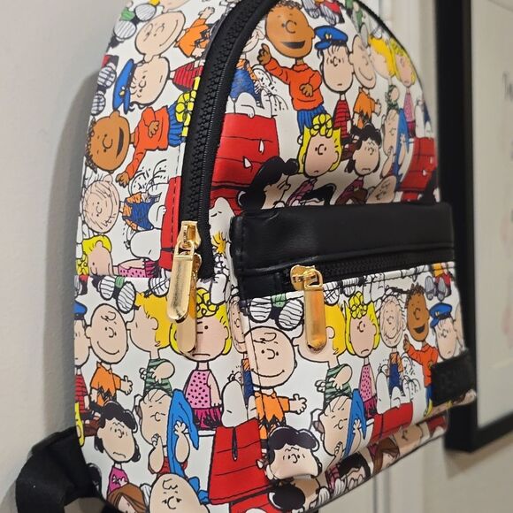 Bioworld X Peanuts The Wholr Crew Is Here Backpack - Picture 6 of 8